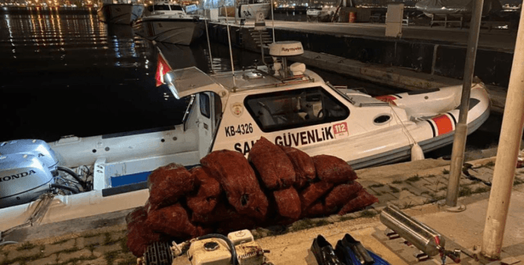 İzmir Körfezi'nde kaçak midye avcılığı yapan 2 kişi yakalandı