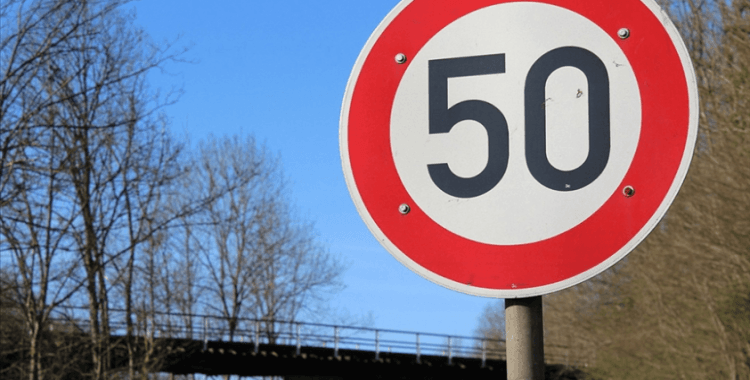 Finlandiya'da hız sınırını aşan iş adamına 121 bin avro trafik cezası kesildi