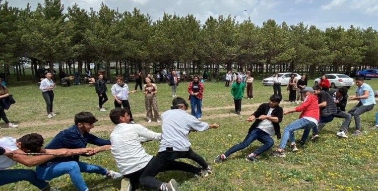 Selim’de liseli öğrenciler gönüllerince eğlendi
