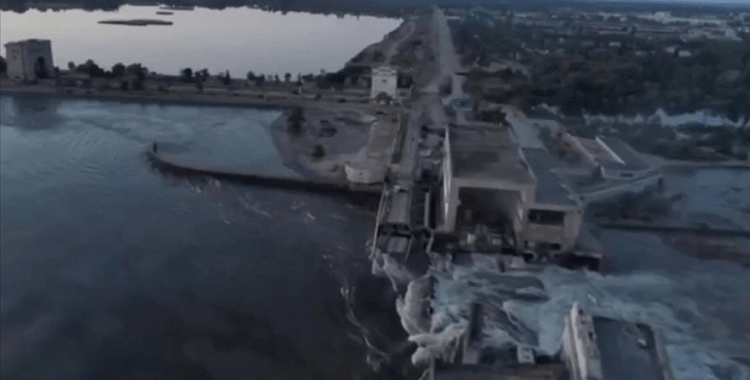 Kahovka Hidroelektrik Santrali yakınlarındaki Yeni Kahovka şehri sular altında kaldı