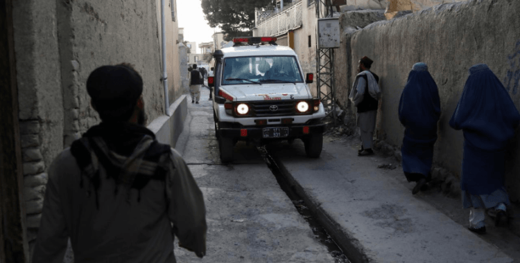 Afganistan'da valiye bombalı araçla saldırı