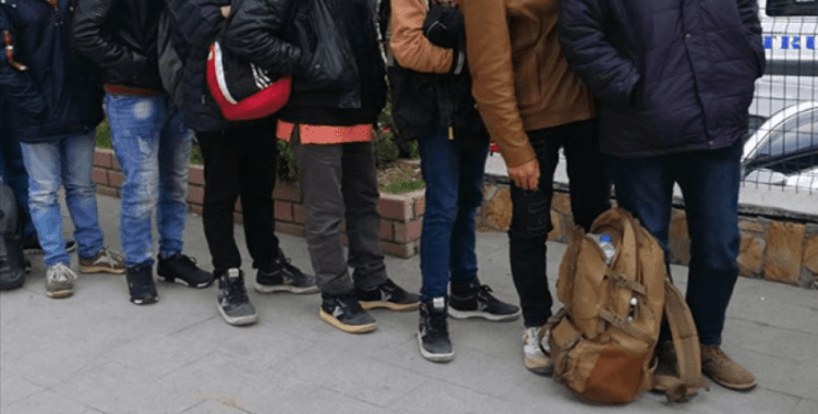 Kocaeli'de 14 düzensiz göçmen sınır dışı edildi