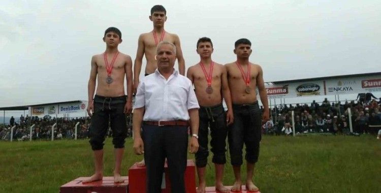 Yağlı güreşte Yunusemre fırtınası esti
