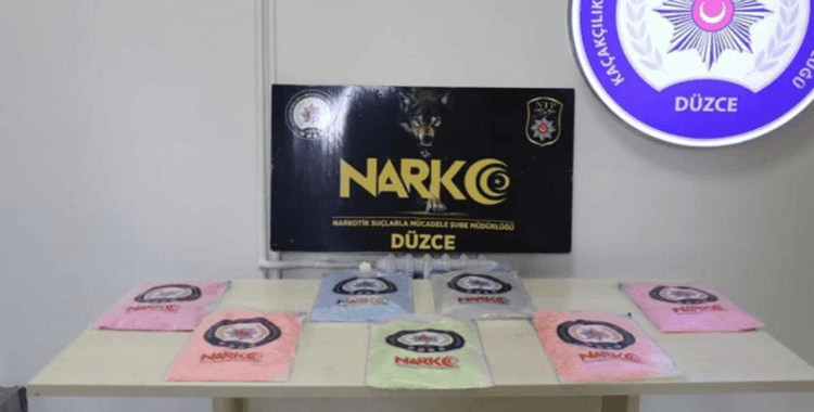 Düzce'de bir araçta 34 bin 589 uyuşturucu hap ele geçirildi