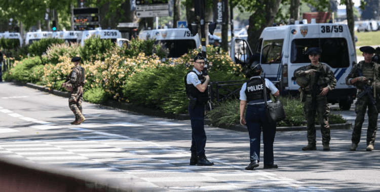 Fransa'daki bıçaklı saldırıda terör bulgusu olmadığı açıklandı