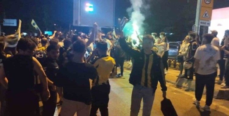 Şükrü Saraçoğlu Stadı önünde kupa coşkusu
