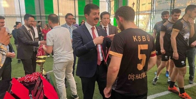 KSBÜ Diş Hekimliği Fakültesi takımı ikinci oldu
