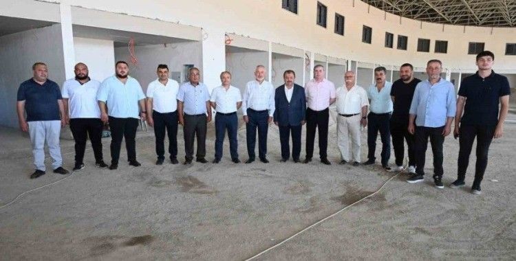 Başkan Başdeğirmen, yazıhane sahipleriyle yeni otogar inşaatını inceledi
