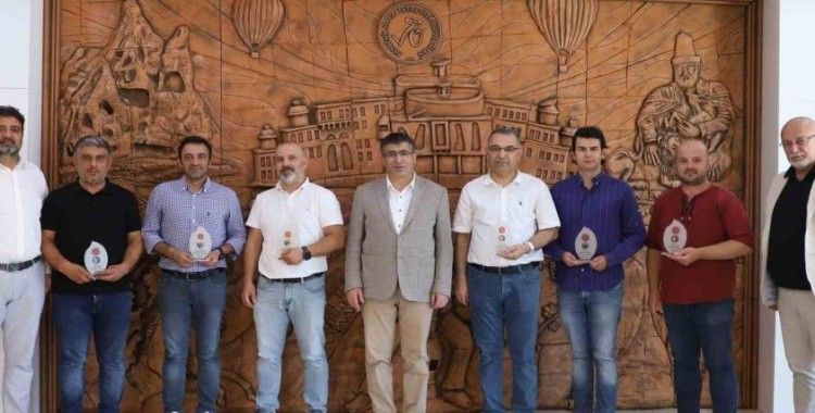 Akademik personellere Rektör Aktekin’den ödül
