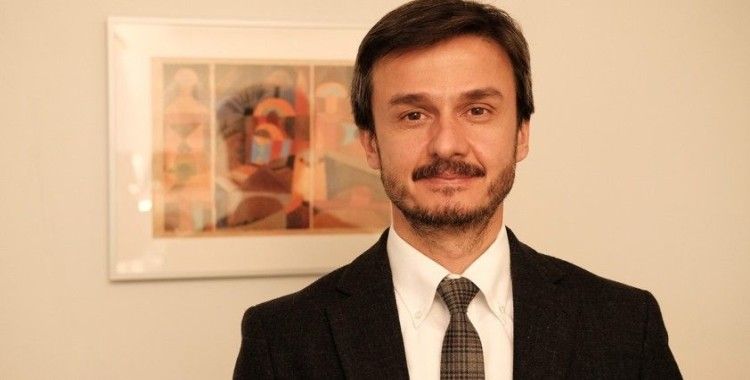Uzun ekran süresi, gözde içe kaymaya neden oluyor
