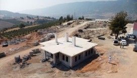 Osmaniye'nin Hasanbeyli ilçesinde depremzedeler için köy evlerinin yapımı sürüyor