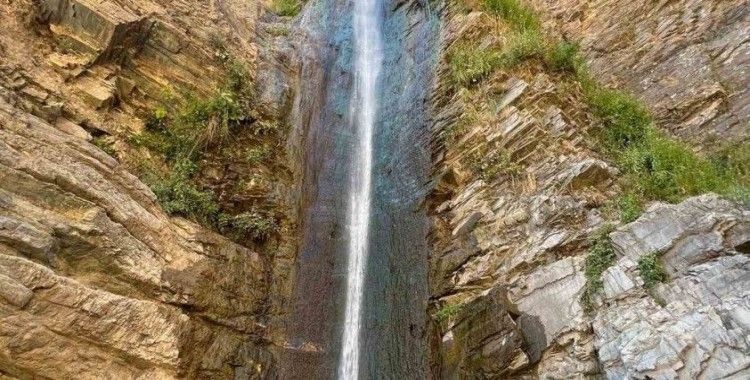 Mutki Gümüşkanat Şelalesi keşfedilmeyi bekliyor
