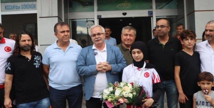 Şampiyon Azra Nur’a Muhteşem Karşılama
