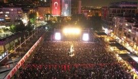 Aydın Büyükşehir Belediyesi’nin düzenlediği konsere binlerce Aydınlı katıldı
