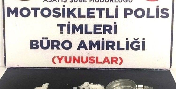 Kütahya’da motosikletteki şahısların üzerinde uyuşturucu ele geçirildi
