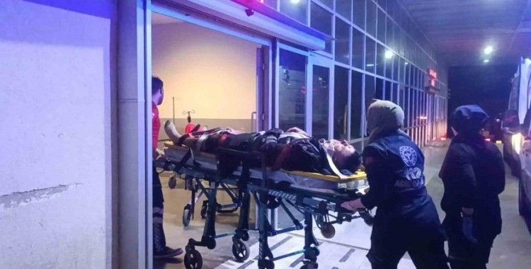 Fabrika işçisinin üzerine demir kapak düştü