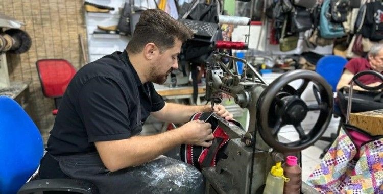 Yeni sezon öncesi ayakkabıcılarda okul çantası ve valiz yoğunluğu
