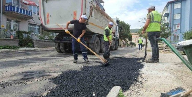 Kütahya’nın Cumhuriyet Mahallesinde asfalt mesaisi
