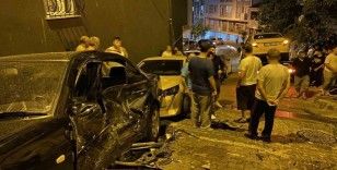 Kağıthane’de freni patlayan taksi yokuş aşağı kayarak 3 araca çarptı: 1 yaralı
