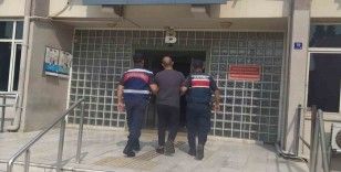Aranan şahıslar jandarmadan kaçamadı
