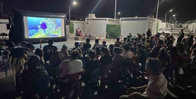 Depremzede çocuklar sinema etkinliğinde buluştu
