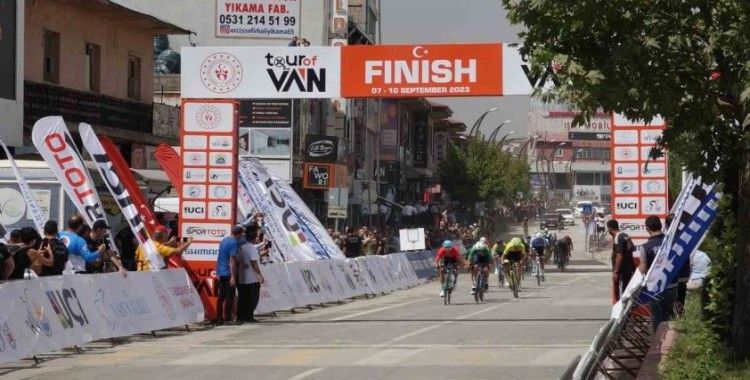 Tour of Van Uluslararası Bisiklet Yarışı’nın Erciş etabı tamamlandı
