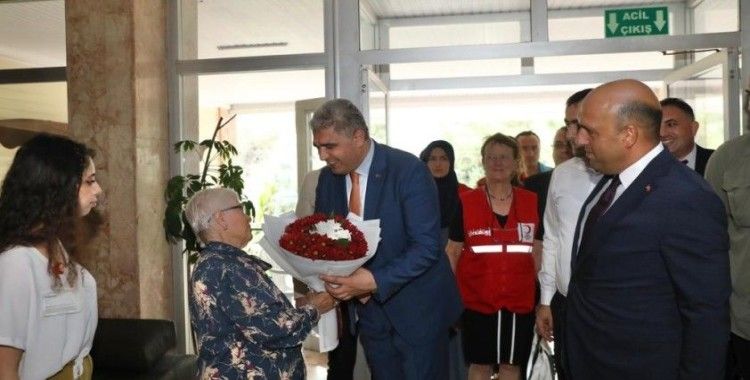 Vali Selçuk Aslan huzurevi sakinleri ile buluştu
