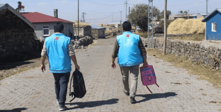 TDV'den 5 bin 200 yetim öğrenciye "eğitime destek paketi"