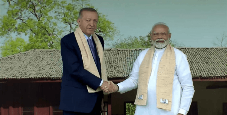 Cumhurbaşkanı Erdoğan, Mahatma Gandhi'nin anıt mezarını ziyaret etti