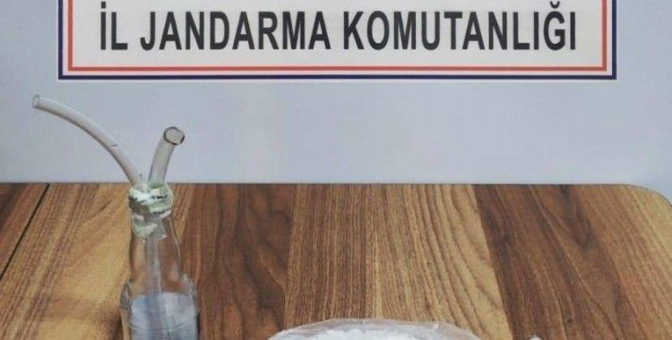 Şapkadan uyuşturucu çıktı