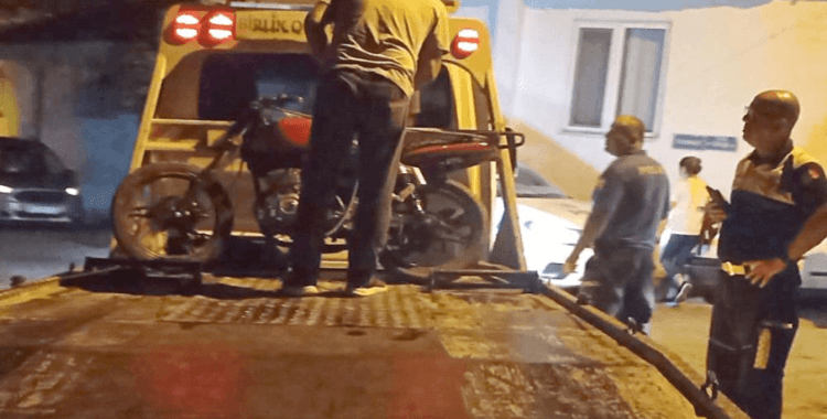 Edremit'te hırsızlar zoru görünce motosikleti bırakıp kaçtı