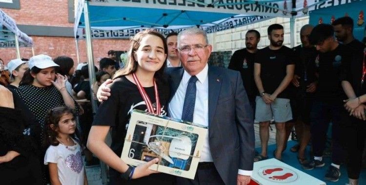 Onikişubat Belediyesi, yaz yüzme kursları törenle tamamladı
