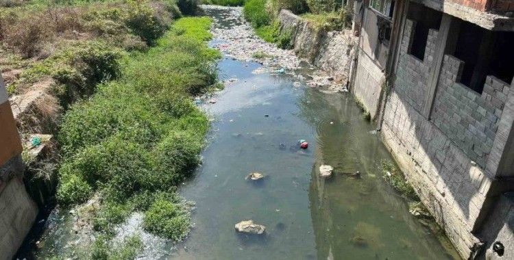 Dere yatağını çöplüğe çevirdiler
