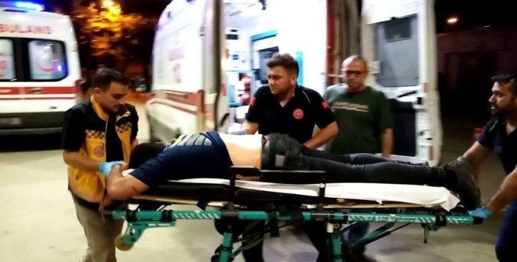 Oda arkadaşını sokakta sırtından bıçakladı
