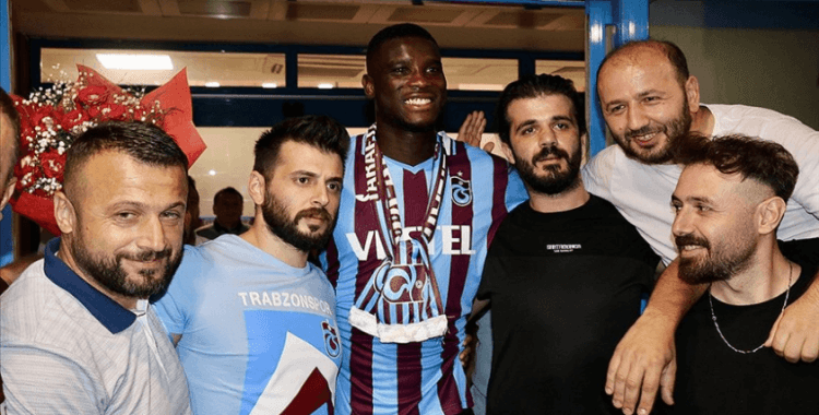 Trabzonspor'un yeni transferi Paul Onuachu, taraftardan etkilendi