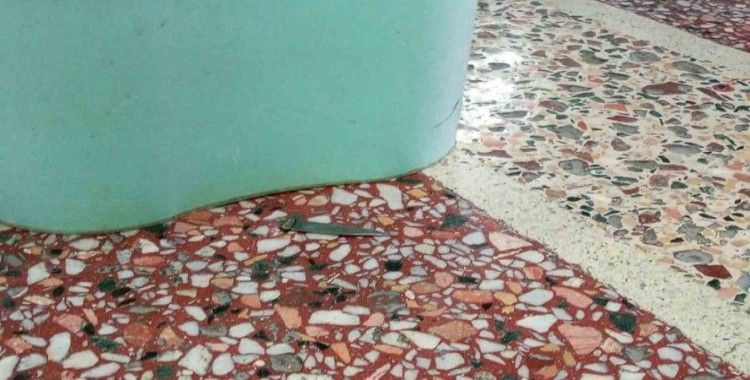 Kayınbiraderin eniştesini bıçakladığı an kameralara yansıdı
