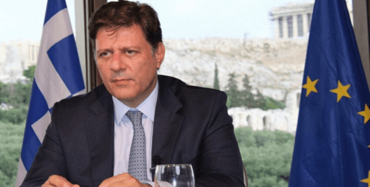 Yunan Bakan'dan feribottan itilen gencin ölümü sonrası istifa kararı