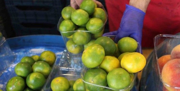 Eskişehir’de manav tezgâhlarında kış meyveleri yerini almaya başladı
