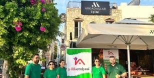 Dernek üyeleri garsonluk yapıp, aldıkları yevmiyeyi ihtiyaç sahiplerine dağıttı
