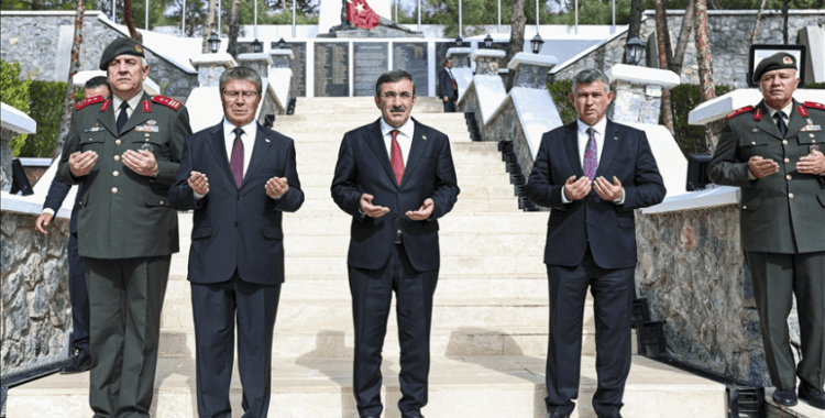 Cumhurbaşkanı Yardımcısı Yılmaz KKTC'de Boğaz Şehitliği'ni ziyaret etti