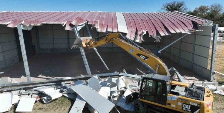 Bursa’da tarım arazilerindeki kaçak yapılar yıkılıyor
