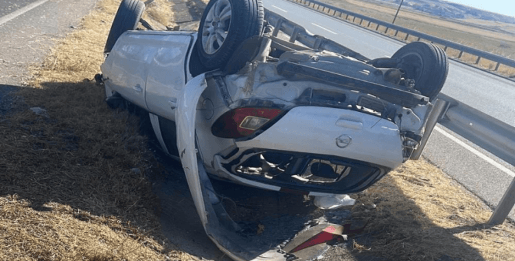 Otomobil takla attı, 2'si bebek 4 kişi yaralandı