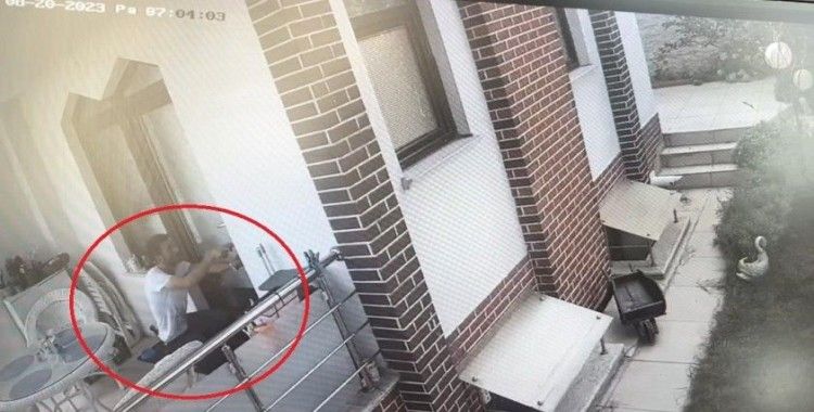 (Özel) Önce köpekle oynadı, sonra böyle soygun yaptı...Tatilde paraları yerken yakalandı
