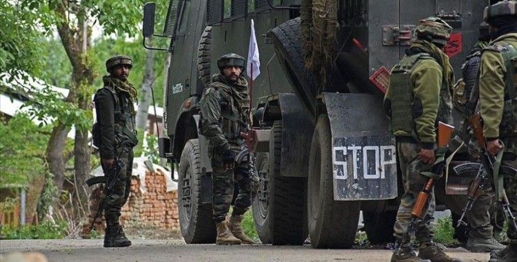 Hindistan'ın Cammu Keşmir bölgesindeki çatışmalarda 2 direnişçi ile 4 güvenlik görevlisi öldü