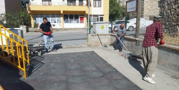 Çukurca Belediyesi çocuk parklarını yeniliyor
