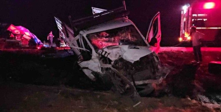 Adıyaman’da 3 aracın karıştığı kazada 3 kişi yaralandı
