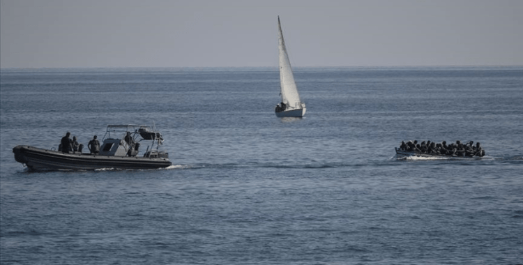 İtalya'nın Lampedusa Adası'na dün 5 binden fazla düzensiz göçmen geldi
