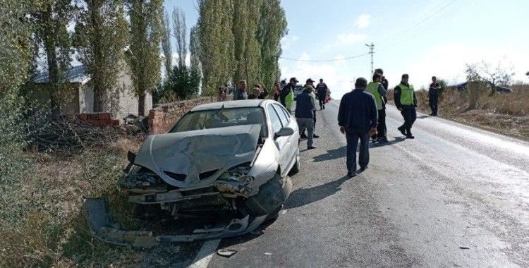 Arkadan çarparak 4 kişinin yaralanmasına neden oldu
