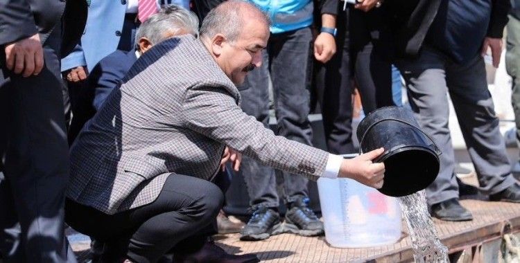 800 bin yavru sazan balığı suyla buluşturuldu
