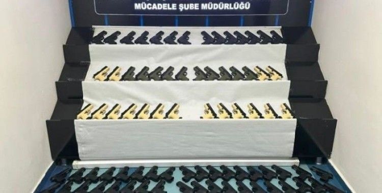 Adana polisinden silah atölyesine operasyon: 45 adet satışa hazır ruhsatsız tabanca ele geçirildi